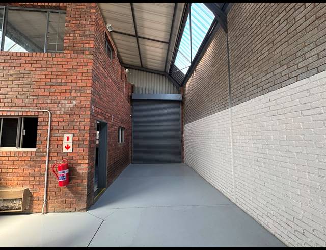275M² WAREHOUSE TO LET IN SPARTAN